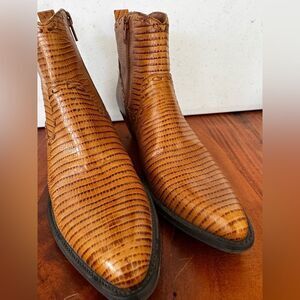 Gianni Bini Tucson Lizard Ankle Booties EUC SZ 6